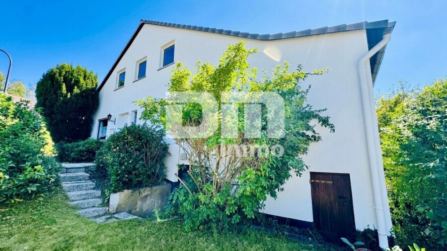 Gepflegte Doppelhaushälfte am Rüsteberg mit Panoramablick über Kassel mit Garten und Stellplatz - Seitenansicht